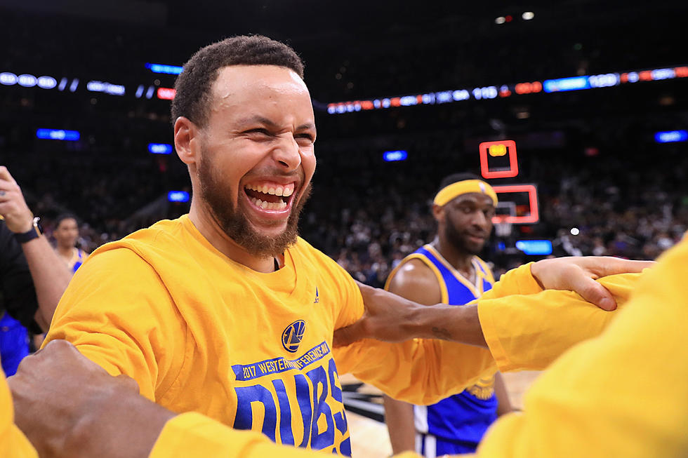 Curry’s 36 Points Leads Warriors to Sweep Spurs, 129-115