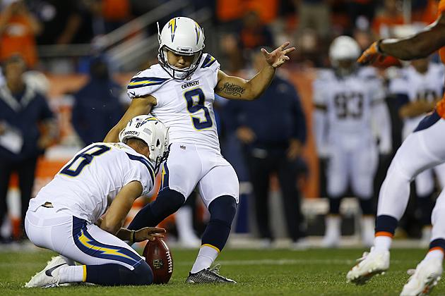Broncos Block Late FG, Top Chargers 24-21 in Joseph&#8217;s Debut