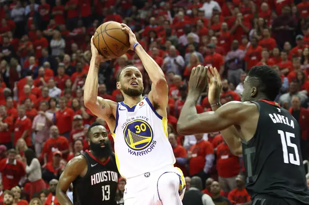 Curry Comes Alive to Score 35, Warriors Rout Rockets by 41