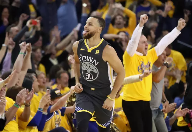 Curry&#8217;s Big Night Carries Warriors to Sixth Straight Win
