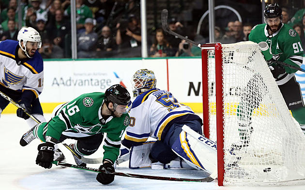 Stars Switch Top Lines and Beat Blues 4-2 to Even Series 2-2