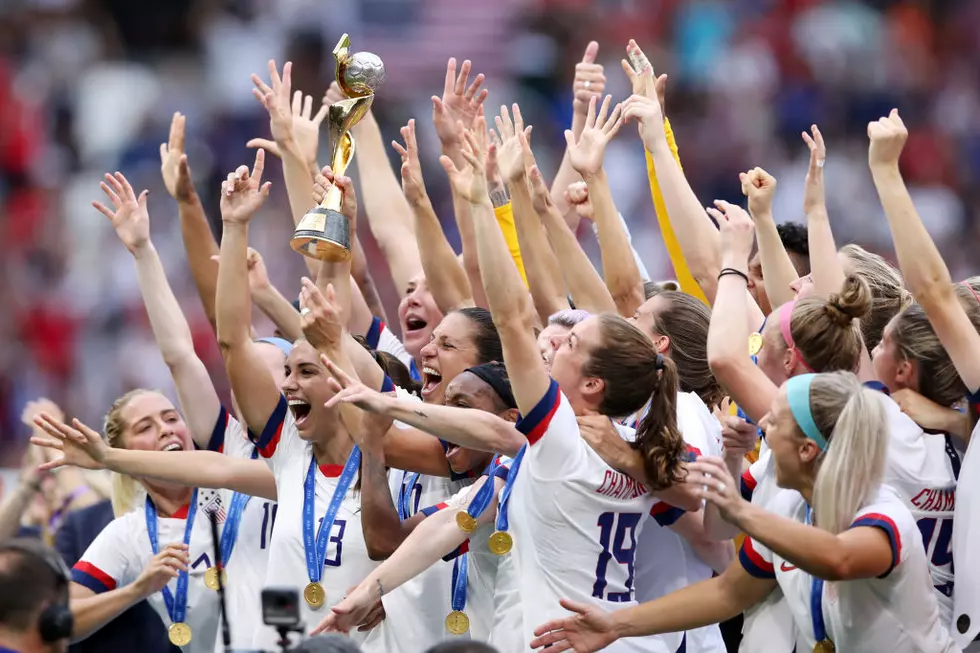 Top Dems Invite Champion US Women’s Soccer Team to Capitol