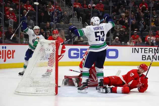 Horvat Scores 3 in 3rd, Canucks Rally Past Red Wings 5-2