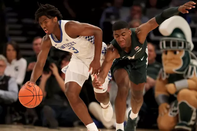 Maxey Leads No. 2 Kentucky Past No. 1 Michigan State 69-62