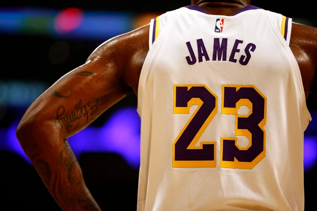 James, Lakers Start Fast in Racing Past Hawks 122-101