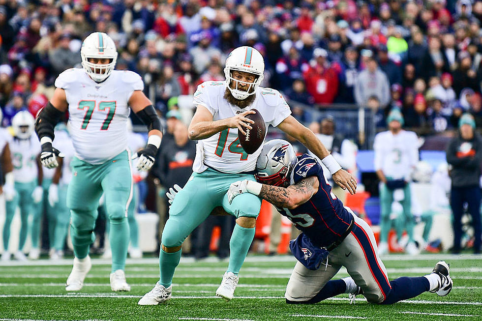 Dolphins Stun Patriots 27-24, Denying NE First-round Bye