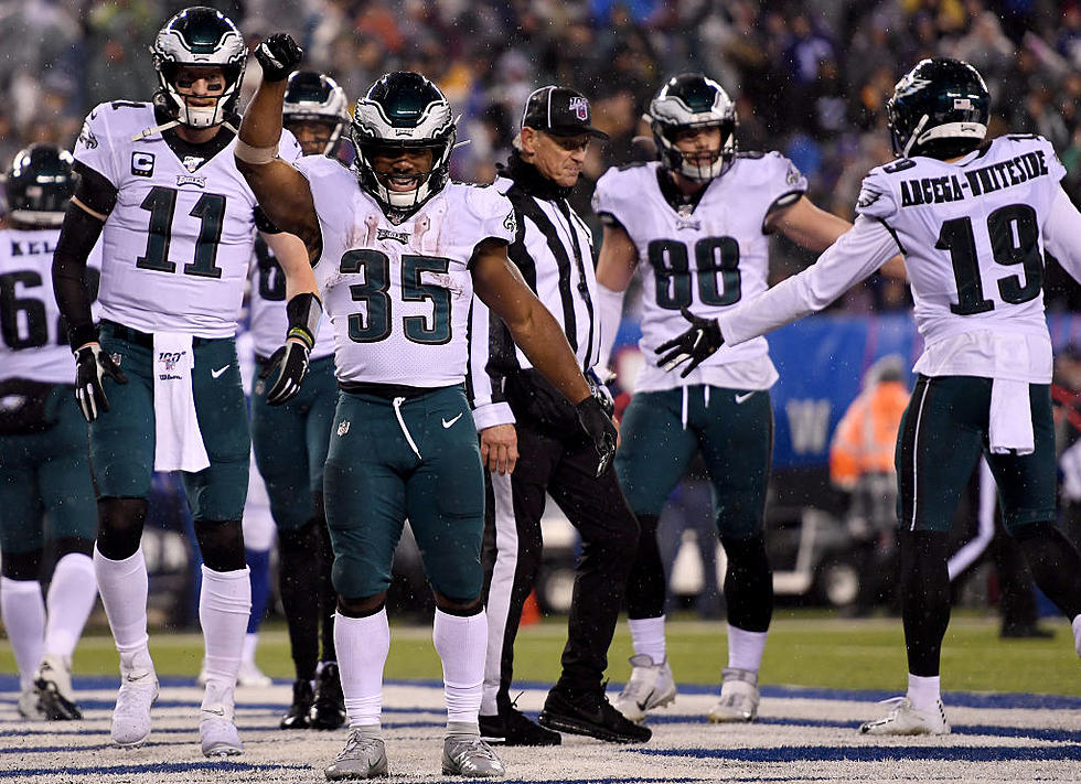 Injury-ravaged Eagles Beat Giants 34-17 to Win NFC East
