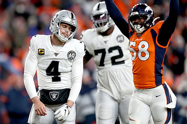 Broncos Beat Raiders 16-15 to Keep Rival From Playoffs