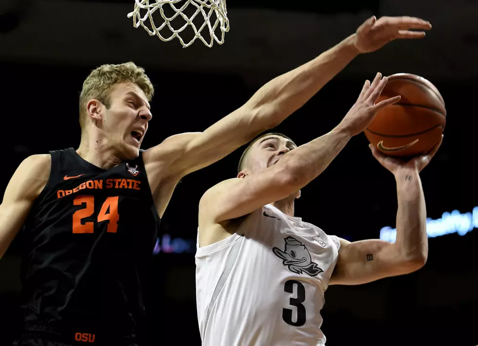 No. 14 Oregon Pulls Away in Second Half to Beat Oregon State, 69-54