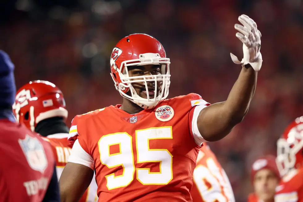 Chiefs, Jones Agree to 4-year, $85M Extension