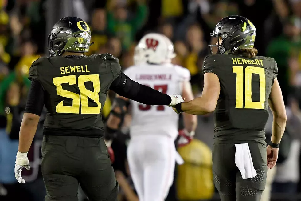 Oregon’s Sewell Opts Out of the Season for NFL Draft