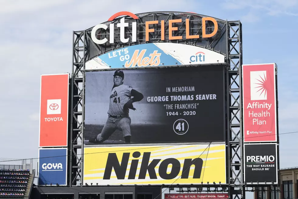 Mets Honor Seaver With Salute, Jersey and Dirt-smudged Knee