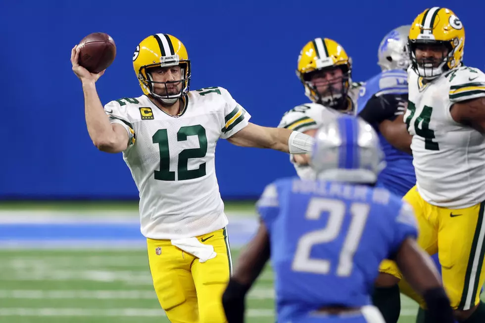 Rodgers Tosses 3 TD as Packers Win the NFC North