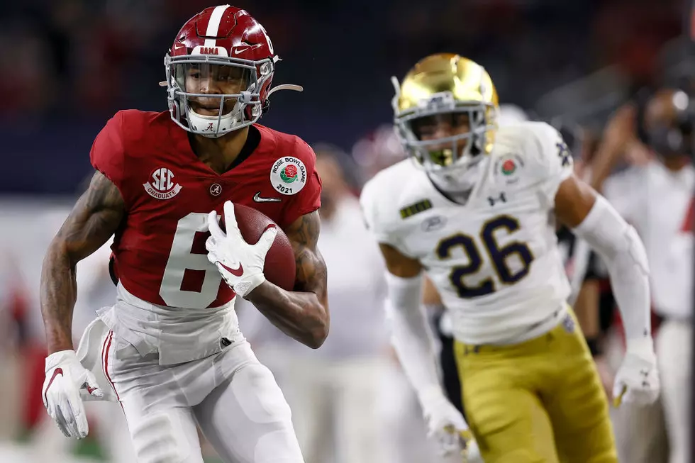 DeVonta Smith Wins The Maxwell Award