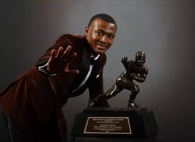 Alabama&#8217;s Smith Becomes 1st WR to Win Heisman in 29 Years