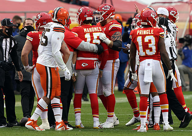 After Losing Mahomes, Chiefs and Henne Hold off Browns 22-17