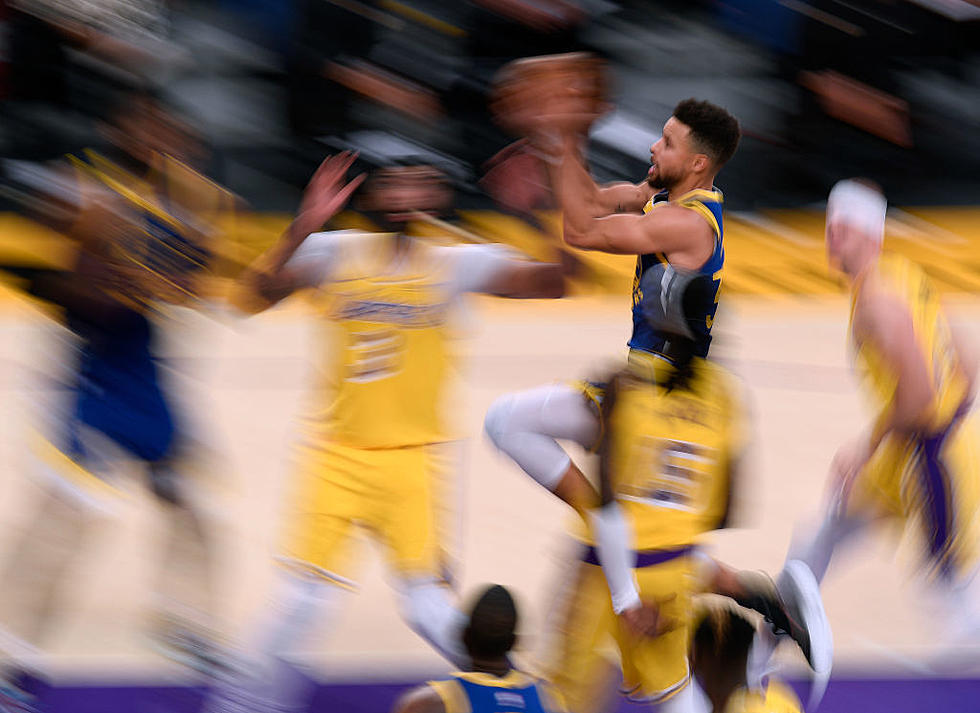 Warriors Rally From 14 Down in 4th, Beat Lakers 115-113