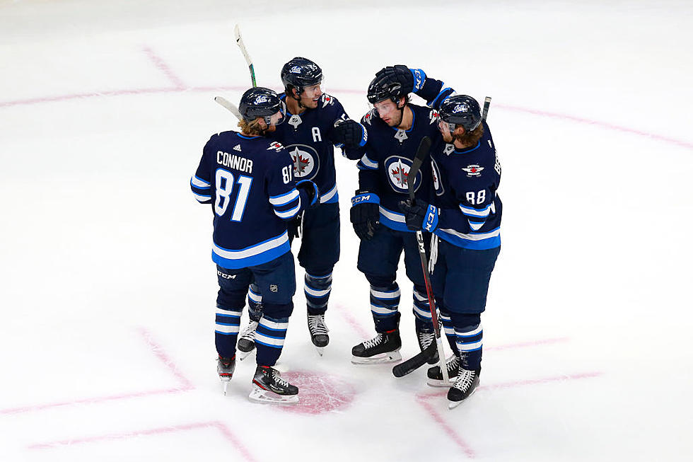 Jets Beat Canucks 5-2 to Earn Split of Two-game Series