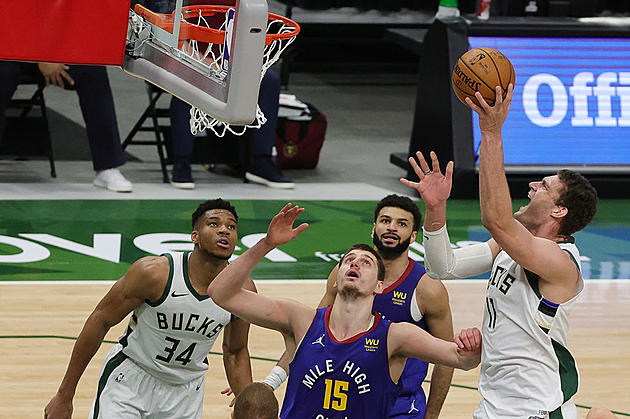 Jokic&#8217;s Triple-double Leads Nuggets to 128-97 Rout of Bucks