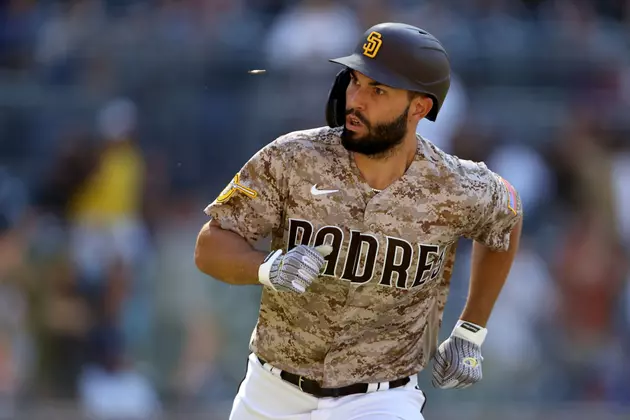 Hosmer Delivers Late for Padres in 5-2 Win Over Dodgers