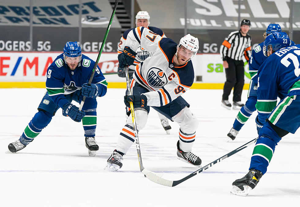 McDavid Help Oilers Beat Canucks 5-3 to Clinch Playoff Spot