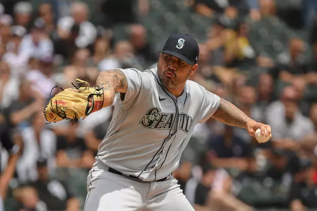 LHP Santiago Ejected, Glove Confiscated During Mariners&#8217; Win