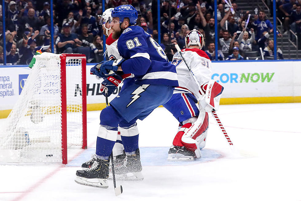 Pucks Bounce Lightning’s Way for 1-0 Lead in Cup Series