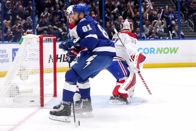 Pucks Bounce Lightning&#8217;s Way for 1-0 Lead in Cup Series
