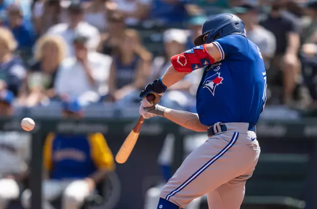 Blue Jays Use 4 Homers to Avoid Sweep, Top Mariners 8-3