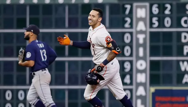 Correa Hits RBI Double in 10th, Astros Rally Past M&#8217;s 5-4