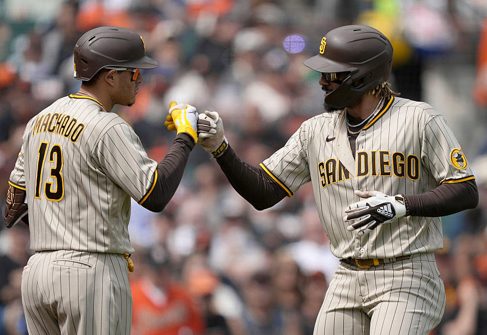 Tatis Hits 39th HR, Padres Beat Giants 7-4 to Gain on Cards