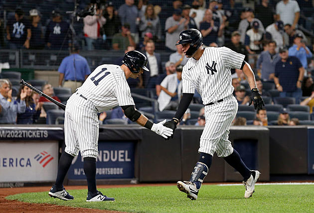 Sánchez Homers, Yanks Beat Rangers 4-3 to Gain in Wild Card