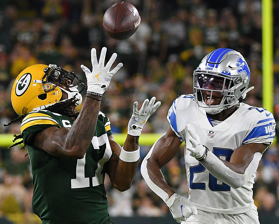 Packers Rout Lions Behind Rodgers, Jones