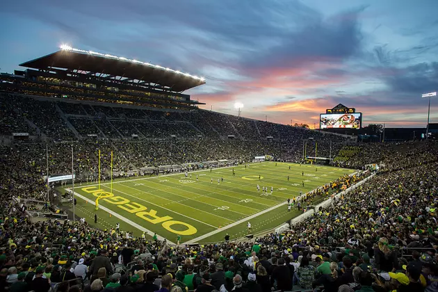 No. 6 Oregon Aims for Pac-12 Title, but #15 Oregon St. Comes to Town