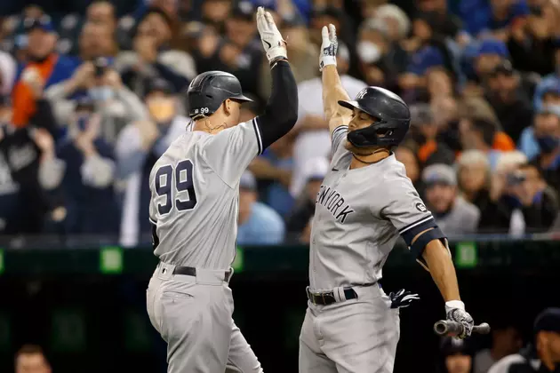 Judge HRs Twice, Yankees Beat Jays 6-2 to Extend WC Lead