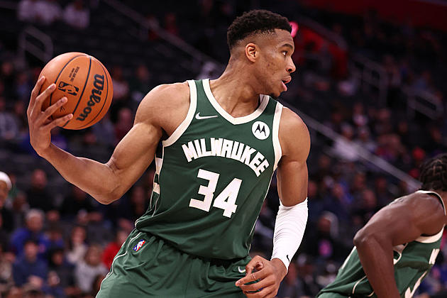 Antetokounmpo Leads Bucks in 117-89 Rout of Pistons