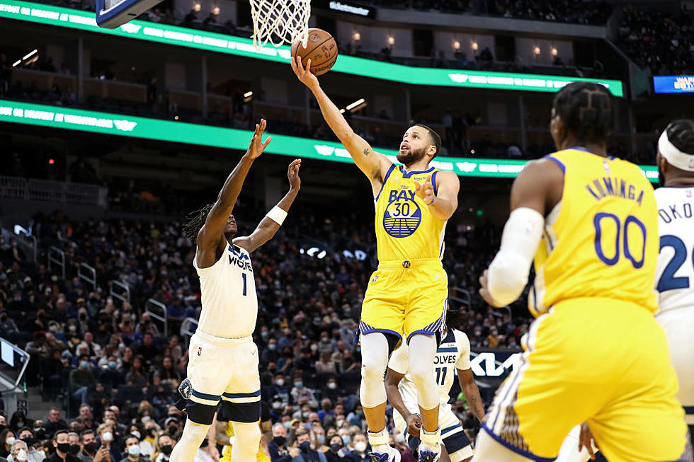 Curry, Thompson Shoot Warriors Past Wolves, 124-115