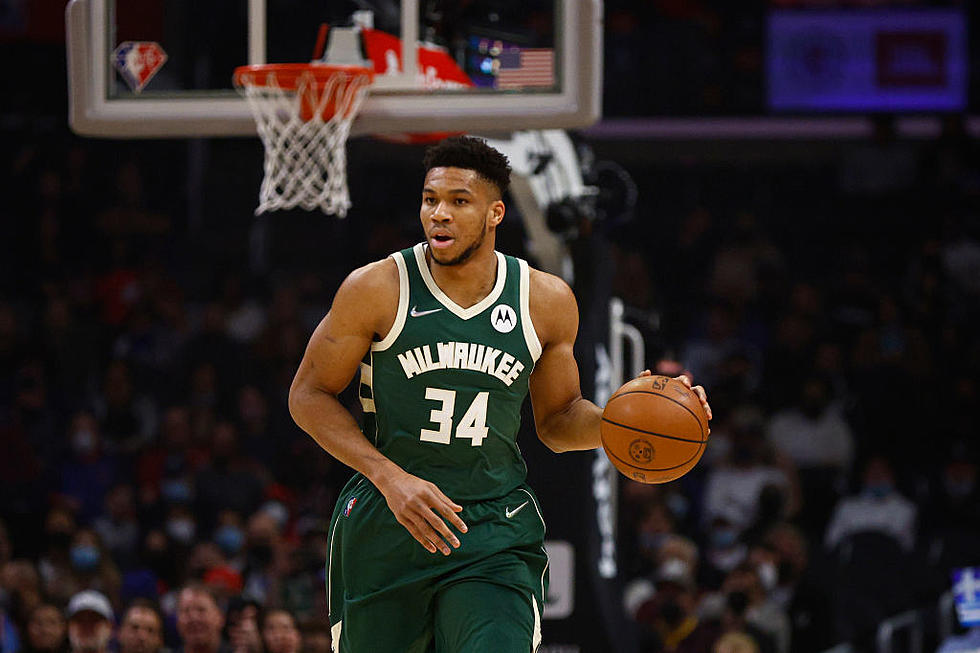 Giannis Scores 44, Leads Bucks’ 131-116 Win Over Lakers
