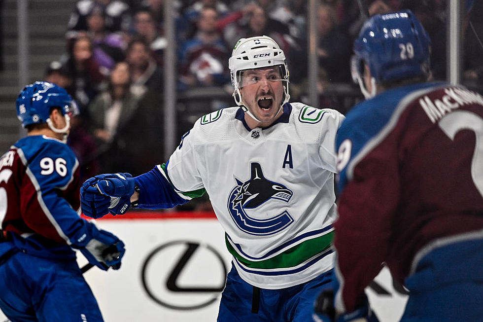 Halak, Canucks Contain High-flying Avalanche in 3-1 Win