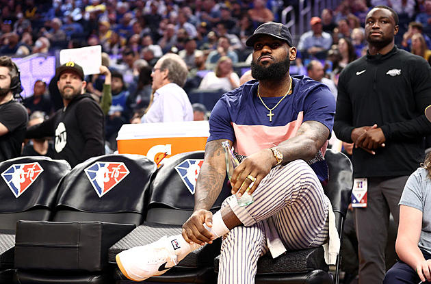 LeBron James to Miss Lakers&#8217; Final 2 Games with Ankle Injury