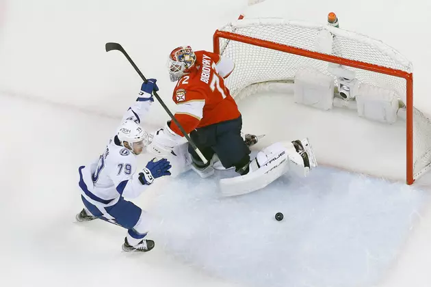 Colton Scores Late, Lightning Beat Panthers 2-1 in Game 2