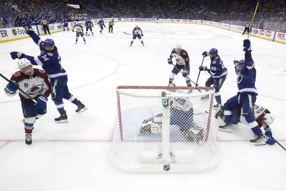 Lightning Bounce Back, Beat Avalanche 6-2 in Game 3