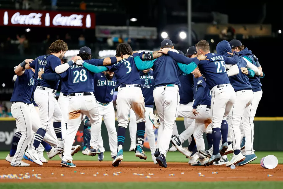 Mariners Outlast Rangers in 11, Close in on Playoff Berth