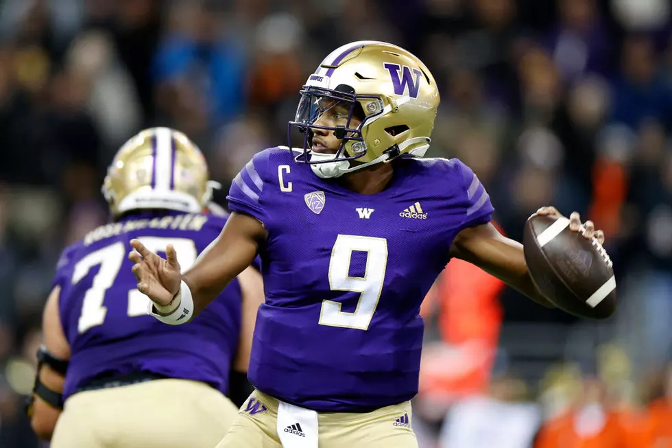 Penix Leads No. 8 Washington in 41-7 Rout of Michigan State
