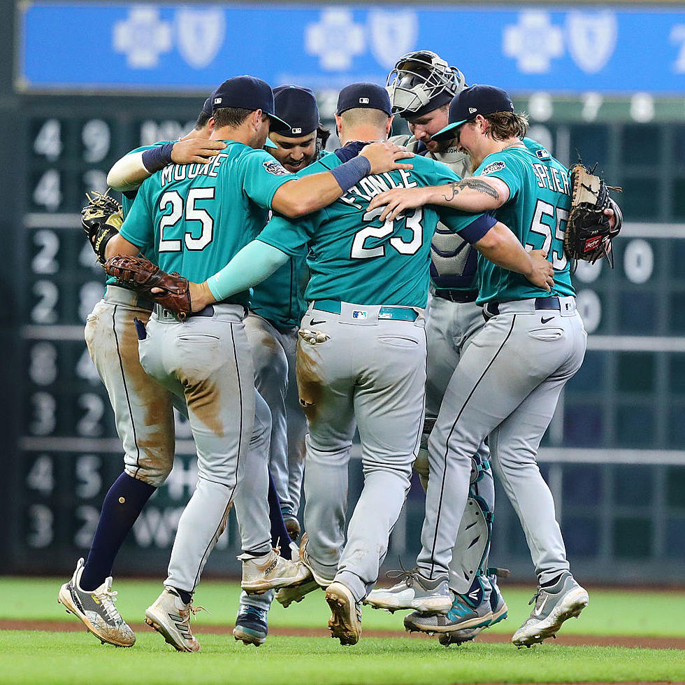 Suárez Hits Two-run HR as Mariners Complete the Sweep over Astros