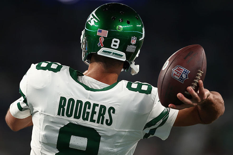 Aaron Rodgers Injures Achilles Tendon in his First Series for the Jets
