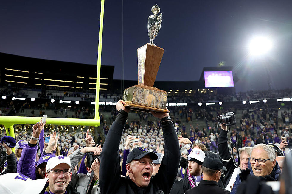 #4 Huskies Perfect in Regular Season with Apple Cup win over Wash St