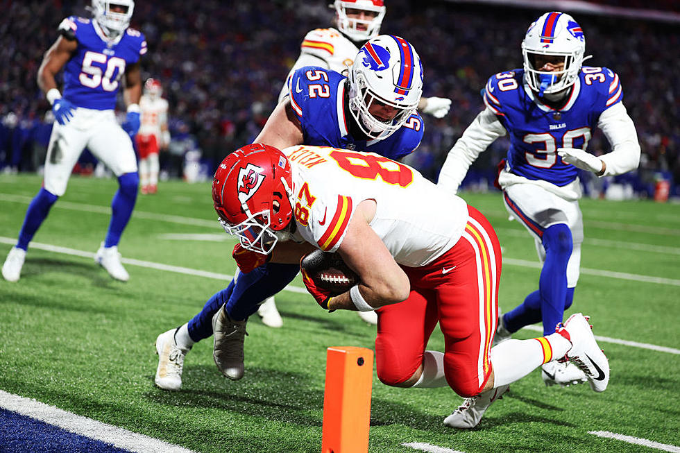 Chiefs’ Kelce Scores Twice Beat Bills 27-24; Face Ravens for AFC Title