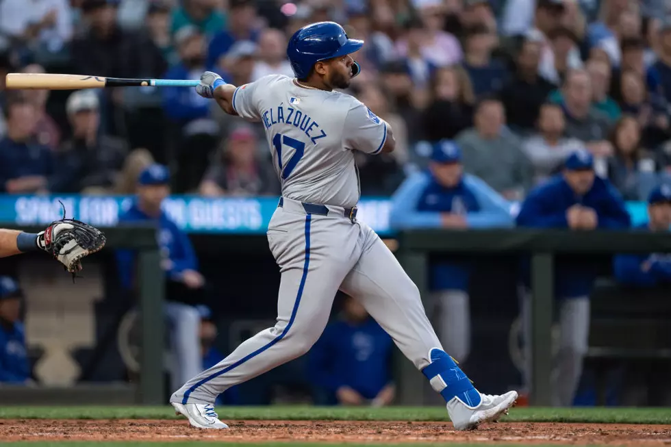 Nelson Velázquez Slugs 3-run Homer in the 7th Inning, Royals rally past Mariners 4-2