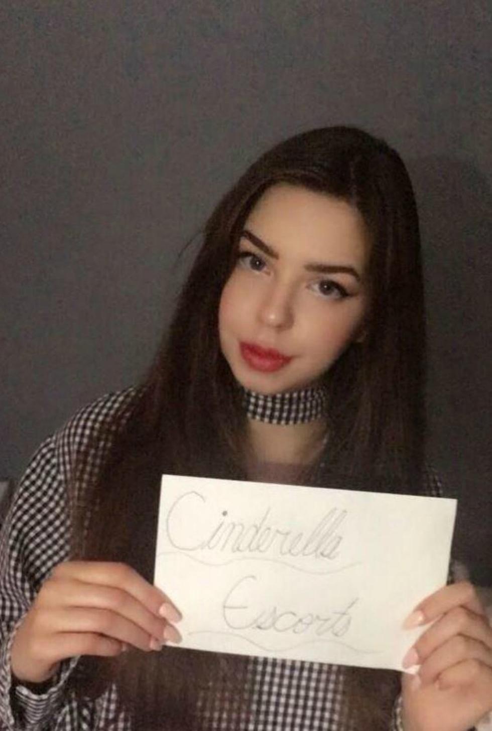 19-Year-Old Model Sells Virginity Online For 2.9M